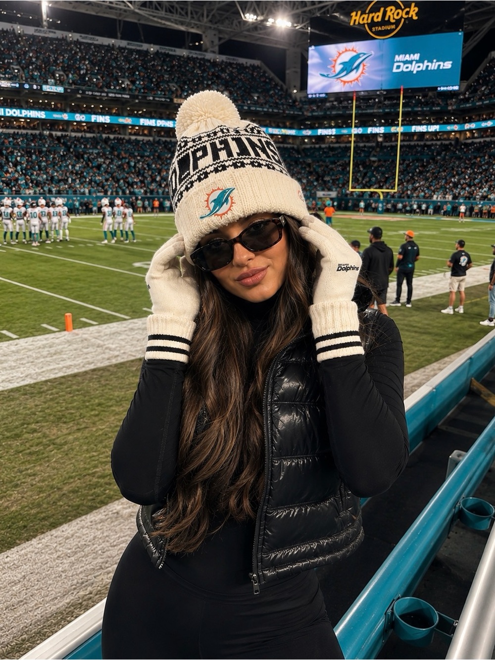 NFLMiami Dolphins Ultra Game Cream Pom Beanie & Gloves 3-Piece Set NWOT-One Size